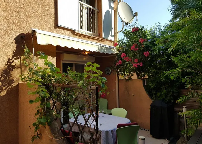 Anlage Mit Tennisplatz Und 3 Gemeinschaftspools By Interhome Cogolin