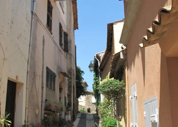 Anlage Mit Tennisplatz Und 3 Gemeinschaftspools By Interhome Cogolin